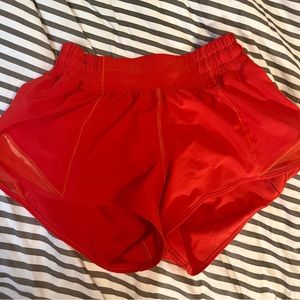new lululemon hotty hot shorts 2.5”